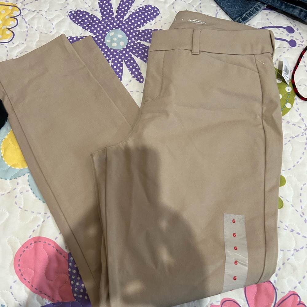 Old Navy women’s  Khaki Chinos